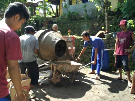 WARGA DUSUN PAKIS I DLINGO KERJA BAKTI BANGUN JALAN